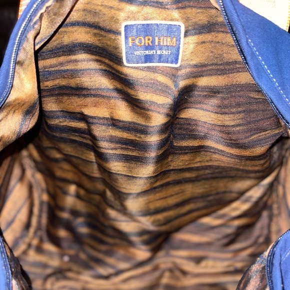 For Him Mens Victoria’s Secret Duffle - Picture 8 of 8